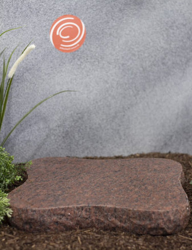 Grabplatte, Gedenktafel Granit Vanga Schmetterlingform bossiert